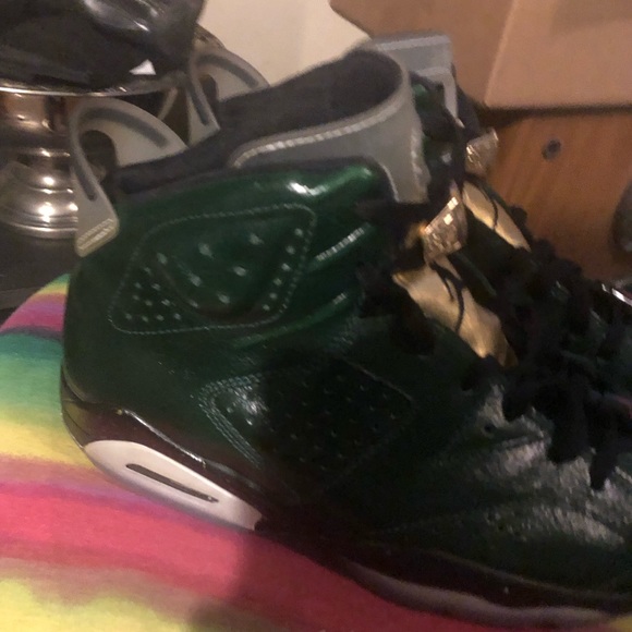 Nike Air Jordans 6 Retro Champagne Bottle sneakers - Picture 3 of 5